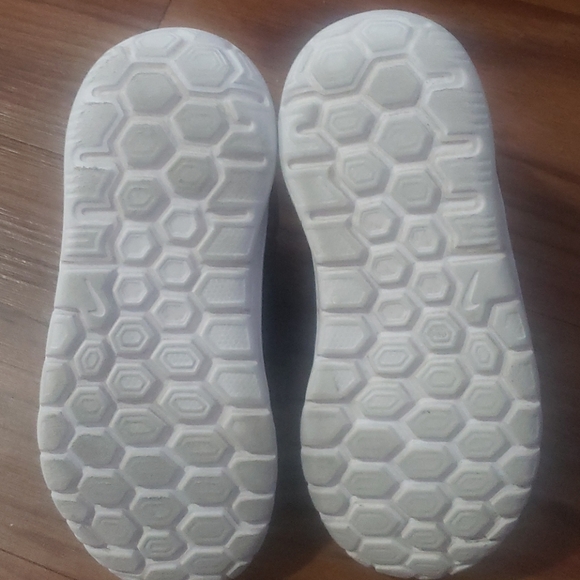 Nike - Picture 4 of 5